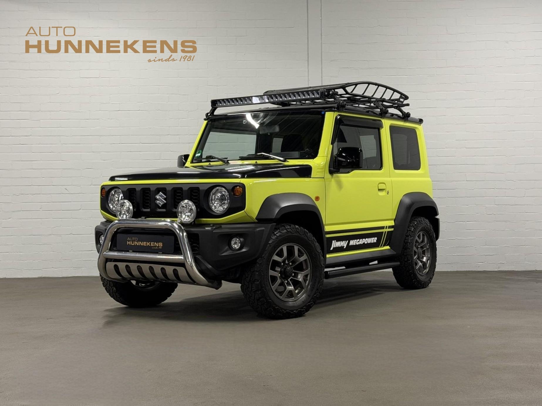 Suzuki Jimny 1.5 Stijl 4 persoons | Trekhaak | Stoelverwarmi, Auto's, 12 maanden, Gebruikt, 4 cilinders, 4 stoelen