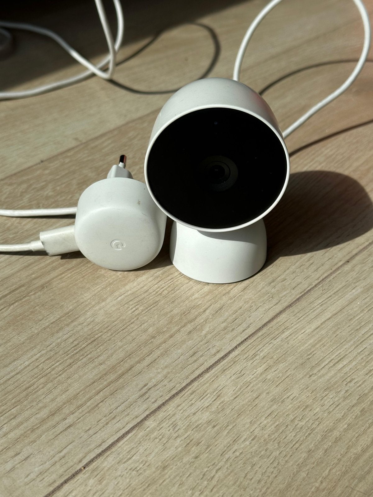 Google Nest Cam 2 (bedraad) met QR-code, Ophalen of Verzenden, Zo goed als nieuw, Binnencamera