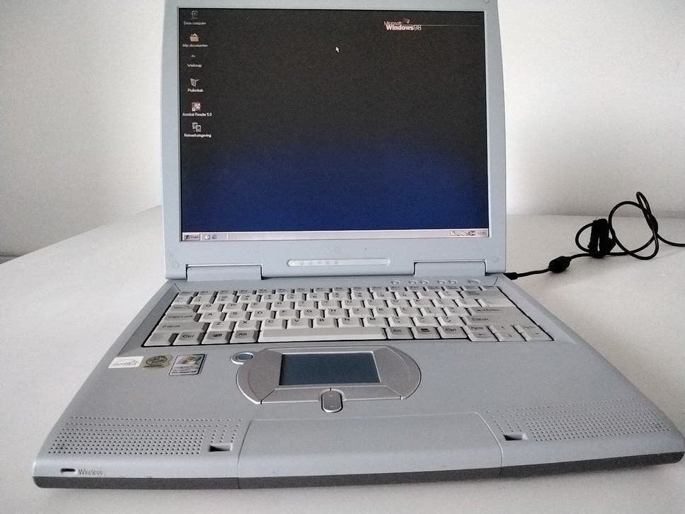 Hitachi laptop met Windows 98SE, Ophalen of Verzenden, Hitachi