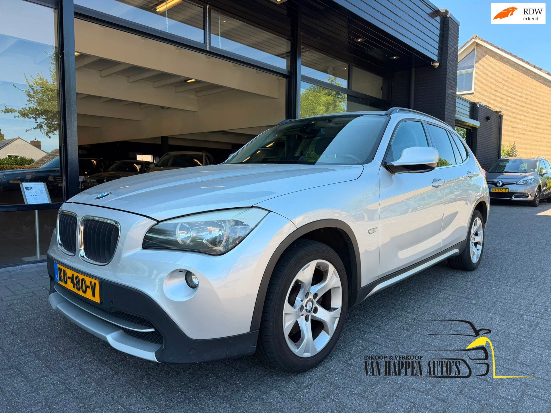 BMW X1 SDrive18i Executive / Automaat / Apk 8-2027, Euro 5, Zwart, 4 cilinders, Leder