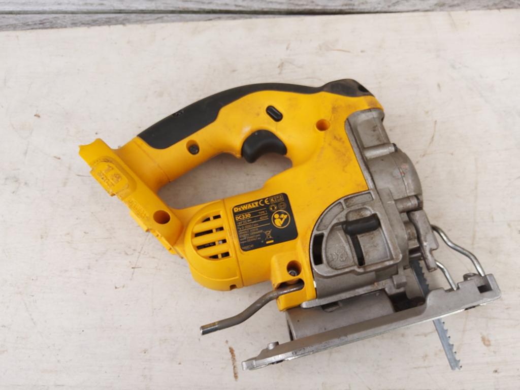 DeWalt accu decopeerzaag type DC330 (alleen de body), Doe-het-zelf en Verbouw, Gereedschap | Zaagmachines, Ophalen of Verzenden