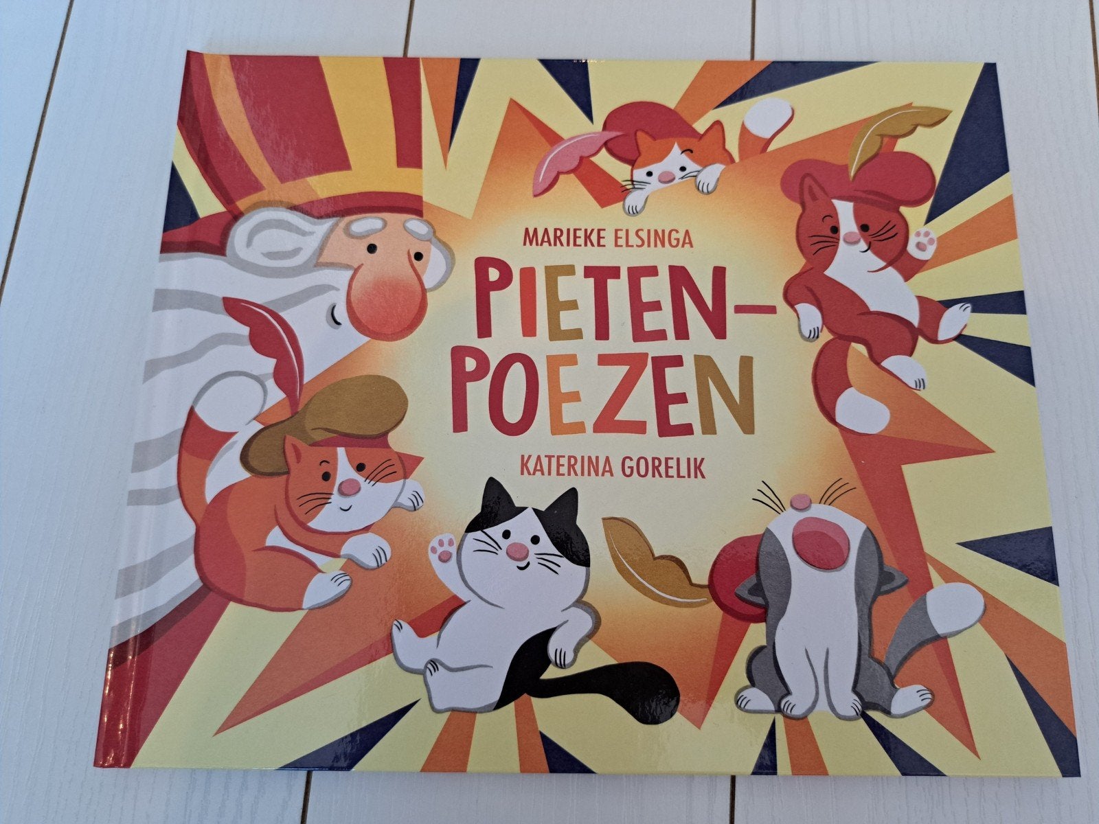 Pietenpoezen - Marieke Elsinga & Katerina Gorelik, Boeken, Ophalen of Verzenden, Gelezen, Marieke Elsinga, Fictie algemeen