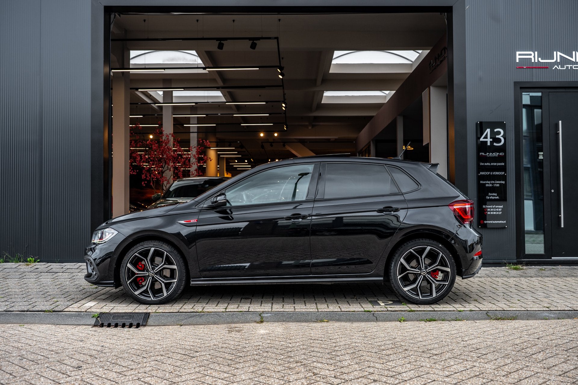 Volkswagen Polo 2.0 TSI GTI|Pano|Carplay|Navi|Dealer Onderho, Gebruikt, 4 cilinders, 1984 cc, Zwart