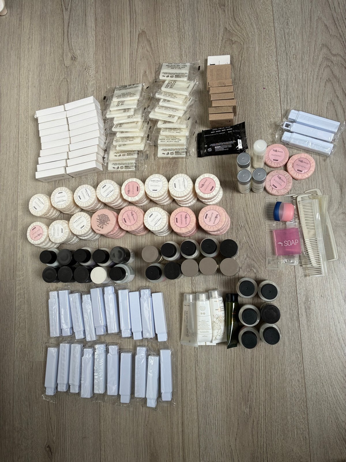200 toiletartikelen - Zeepjes, tandenborstels, shampoo enz., Ophalen of Verzenden, Nieuw, Overige typen