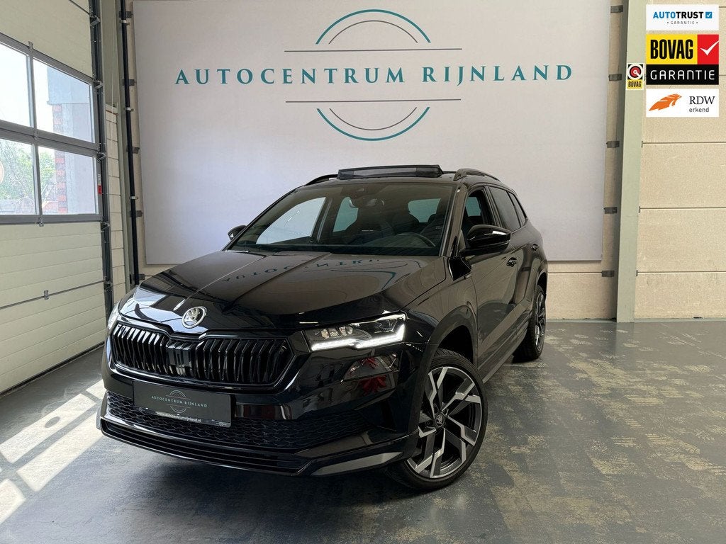 Skoda KAROQ 1.5 TSI ACT Sportline Business Automaat, Panoram, Auto's, 4 cilinders, Alcantara, Zwart, Karoq