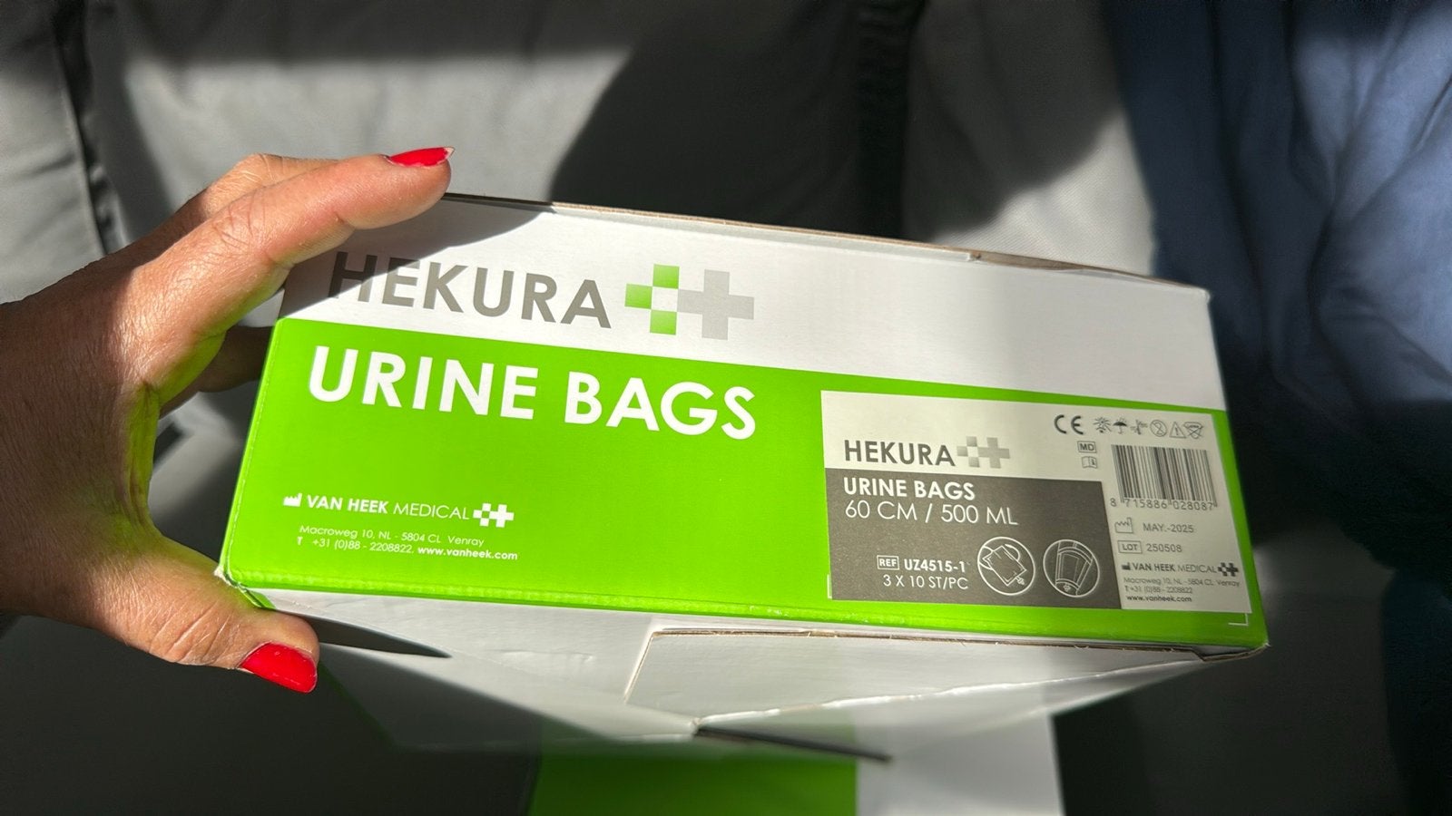 Hekura urine bags, Ophalen
