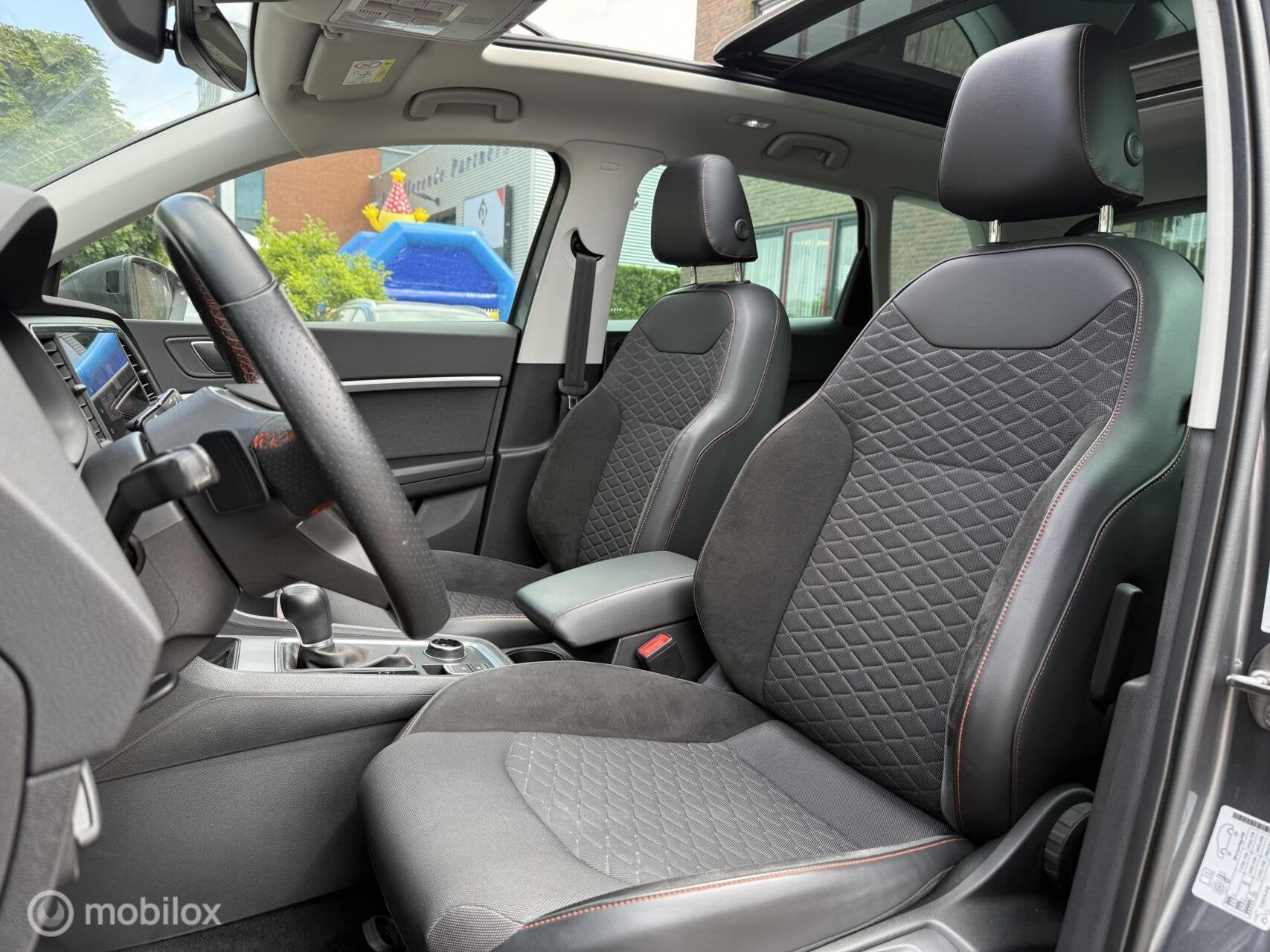Seat Ateca 1.5 TSI FR Panodak Virtual Navi Carplay 360 Camer, Auto's, Seat, 1498 cc, Zwart, 4 cilinders, 150 pk