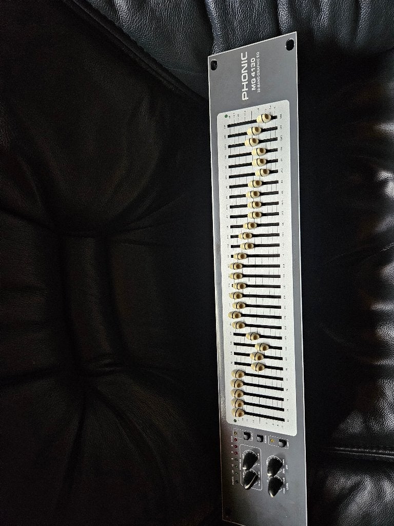 PHONIC MQ4130 equalizer, Muziek en Instrumenten, Ophalen of Verzenden, Gebruikt, 20 kanalen of meer