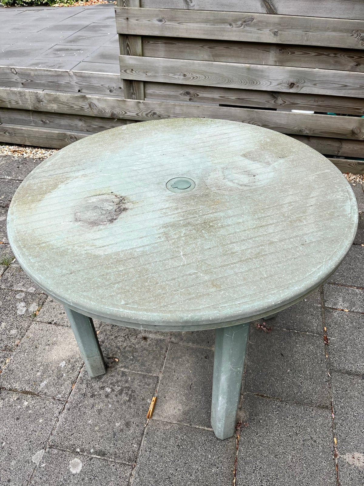 Ronde tuintafel van kunststof - Gebruikt gratis, Ophalen, Gebruikt, Rond, Kunststof