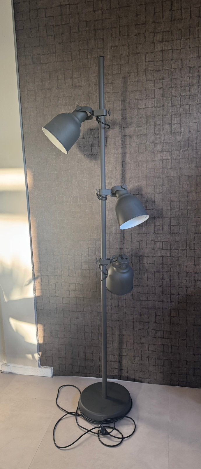 IKEA HEKTAR vloerlamp 3 spots – donkergrijs, Ophalen, Zo goed als nieuw, 150 tot 200 cm