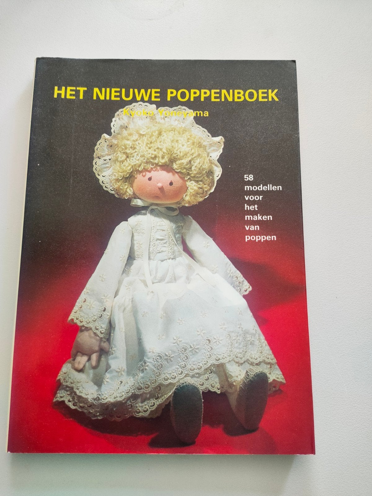 Het nieuwe poppenboek., Ophalen of Verzenden, 14e eeuw of eerder