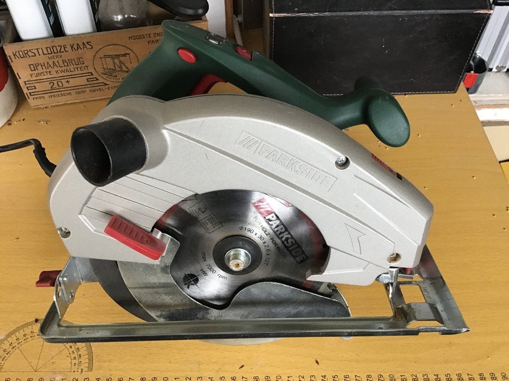 Handcirkelzaag  Parkside 230v 1300w., Ophalen, Cirkelzaag, 30 tot 70 mm, 1200 watt of meer