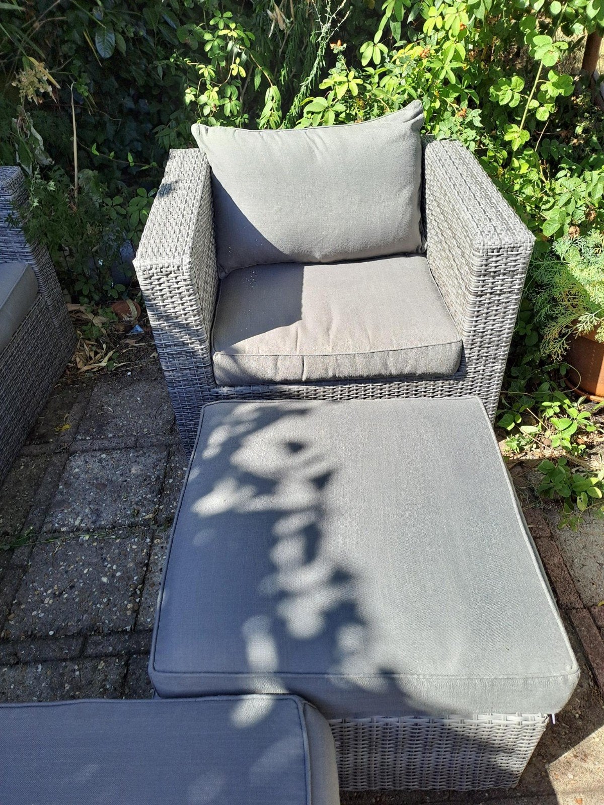 Gratis op te halen: Wicker Loungeset; 3-zitsbank, 2 stoelen, Tuin en Terras, Tuinsets en Loungesets, Ophalen, 5 zitplaatsen, Loungeset