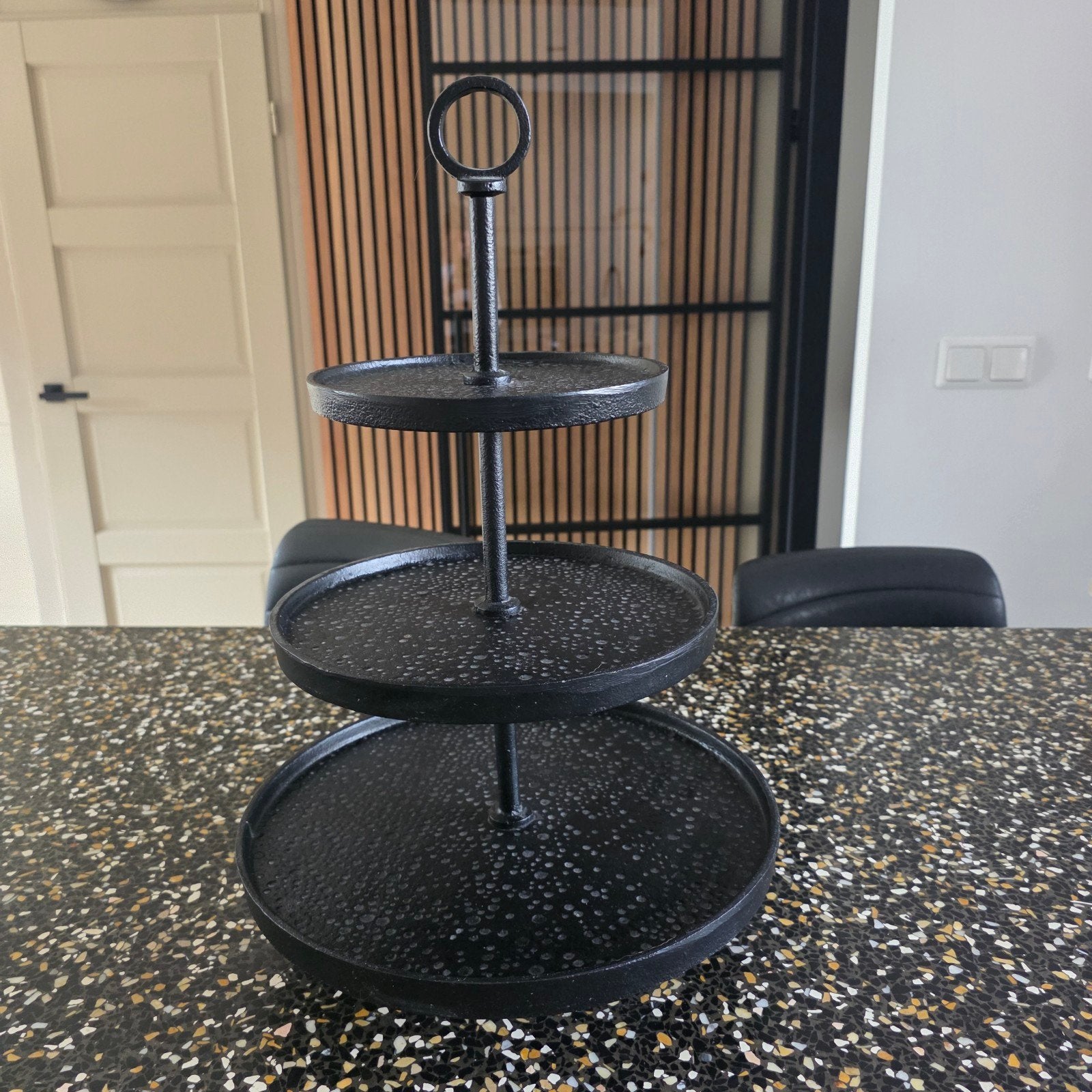 Grote zware etagere / fruitschaal, Ophalen, Zo goed als nieuw, Rond, Metaal