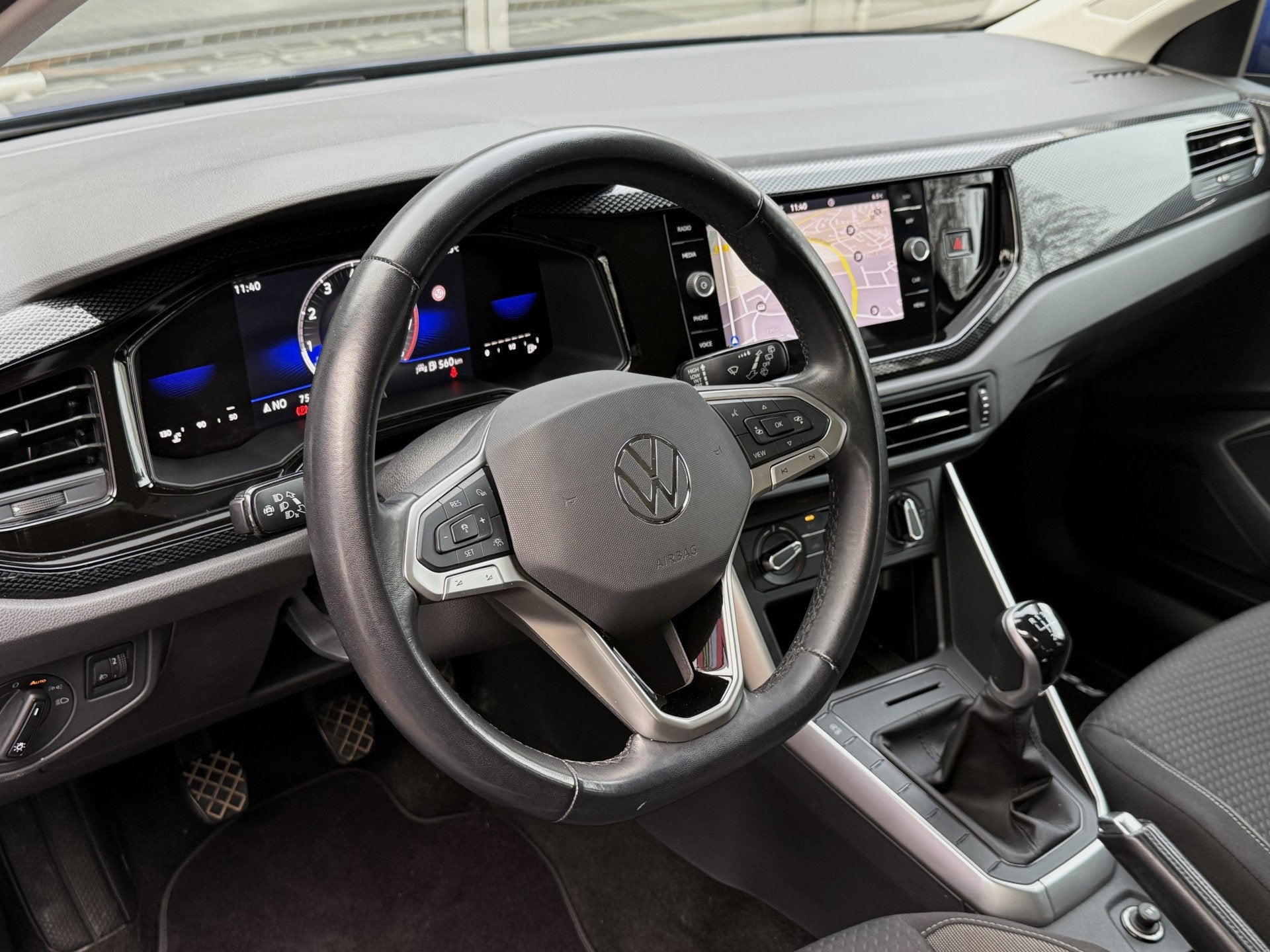 Volkswagen Polo 1.0 TSI LIFE *!* NAVIGATIE/ CARPLAY/ RADAR/, Voorwielaandrijving, Stof, Gebruikt, Euro 6