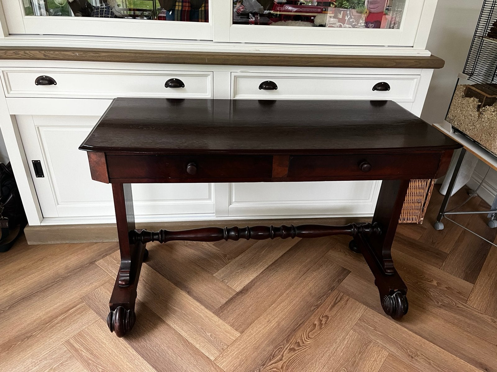 Mahonie wandtafel, Ophalen