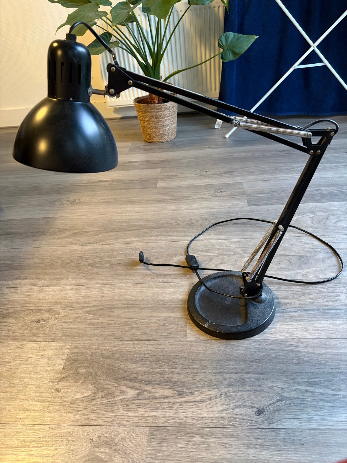 Zwarte bureaulamp met verstelbare arm, Bureaulamp, Zwart, Metaal, Modern