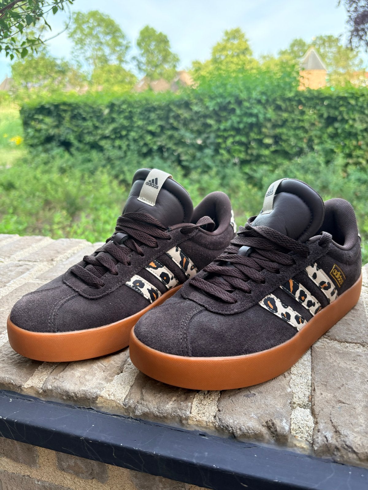 Adidas sneakers met luipaardprint - Maat 38.5, Kleding | Dames, Schoenen, Ophalen of Verzenden, Zo goed als nieuw, Bruin, Sneakers of Gympen