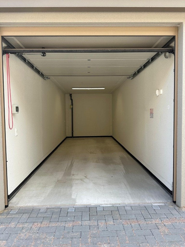 Opslag/garageboxen, Nieuw, geschikt voor autostalling, Zakelijke goederen, 24 m², Huur, Opslag of Loods