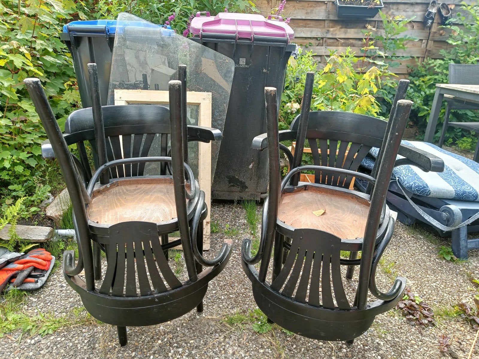 4 Ouderwetse Barstoelen uit Restaurant - Zwart Hout, Huis en Inrichting, Barkrukken, Ophalen of Verzenden