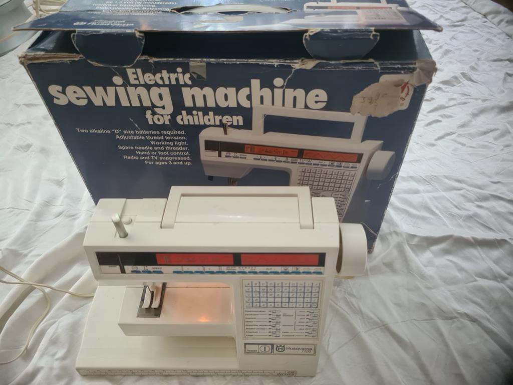 Vintage Husqvarna 1100 Kinder naaimachine, Ophalen of Verzenden