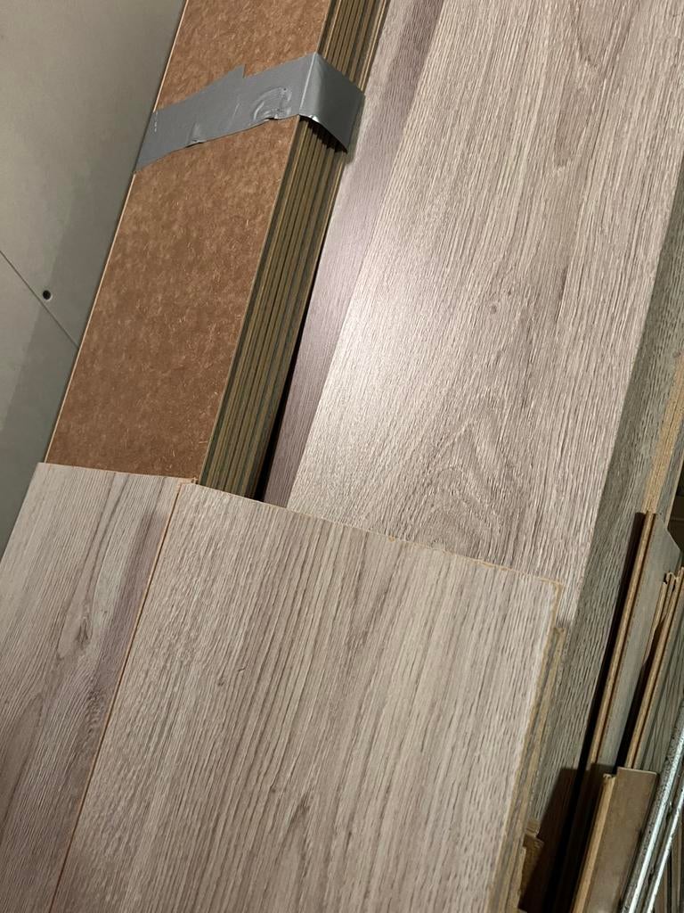 50-60m2 laminaat en ondervloer NU VOOR €300 MEENEMEN, Ophalen, 50 tot 150 cm, Zo goed als nieuw, 10 m² of meer