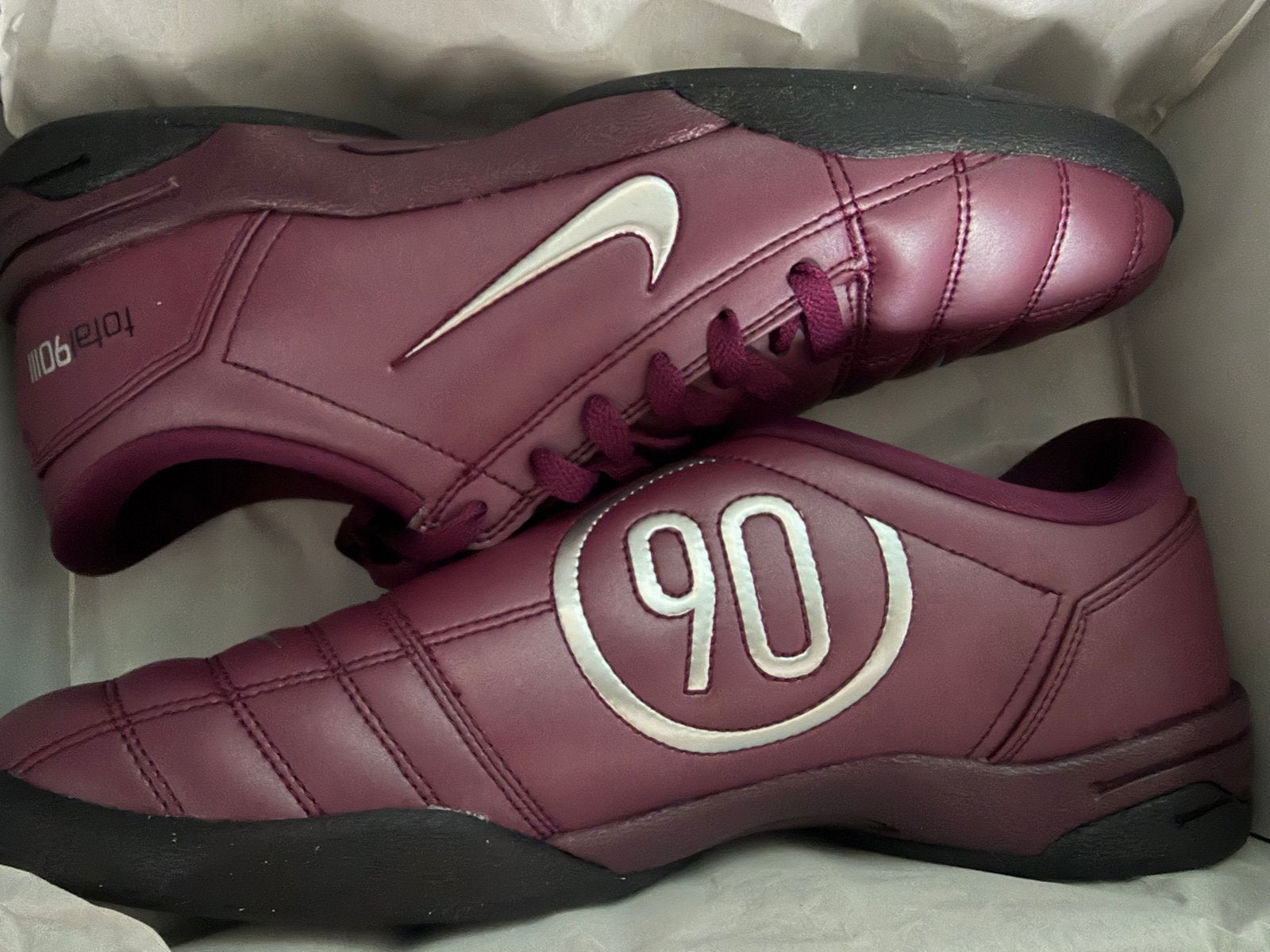 Nike Total 90 Voetbalschoenen - Nieuw in Doos - Maat 44, Sport en Fitness, Voetbal, Ophalen of Verzenden, Nieuw, Schoenen