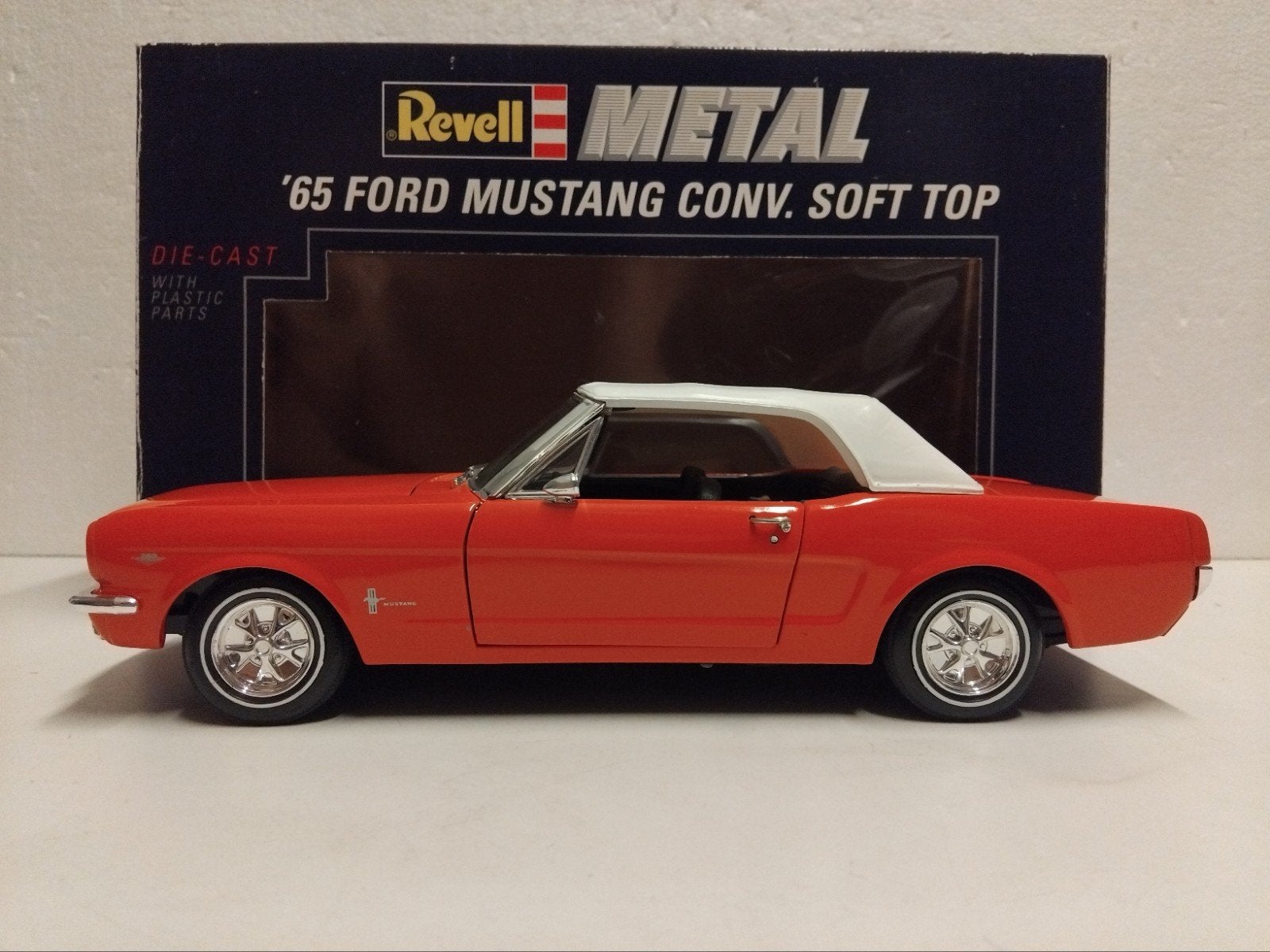 Ford Mustang softtop 1965 Convertible Revell 1:18 KRD, Hobby en Vrije tijd, Modelauto's | 1:18, Ophalen of Verzenden, Zo goed als nieuw