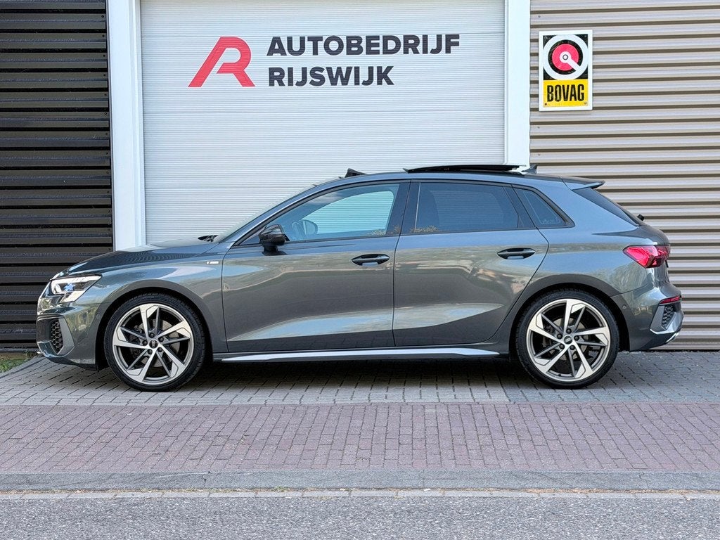Audi A3 Sportback 35 TFSI S-Line Pano/Matrix/AppleCarPlay, Auto's, 4 cilinders, 150 pk, Alcantara, Bedrijf