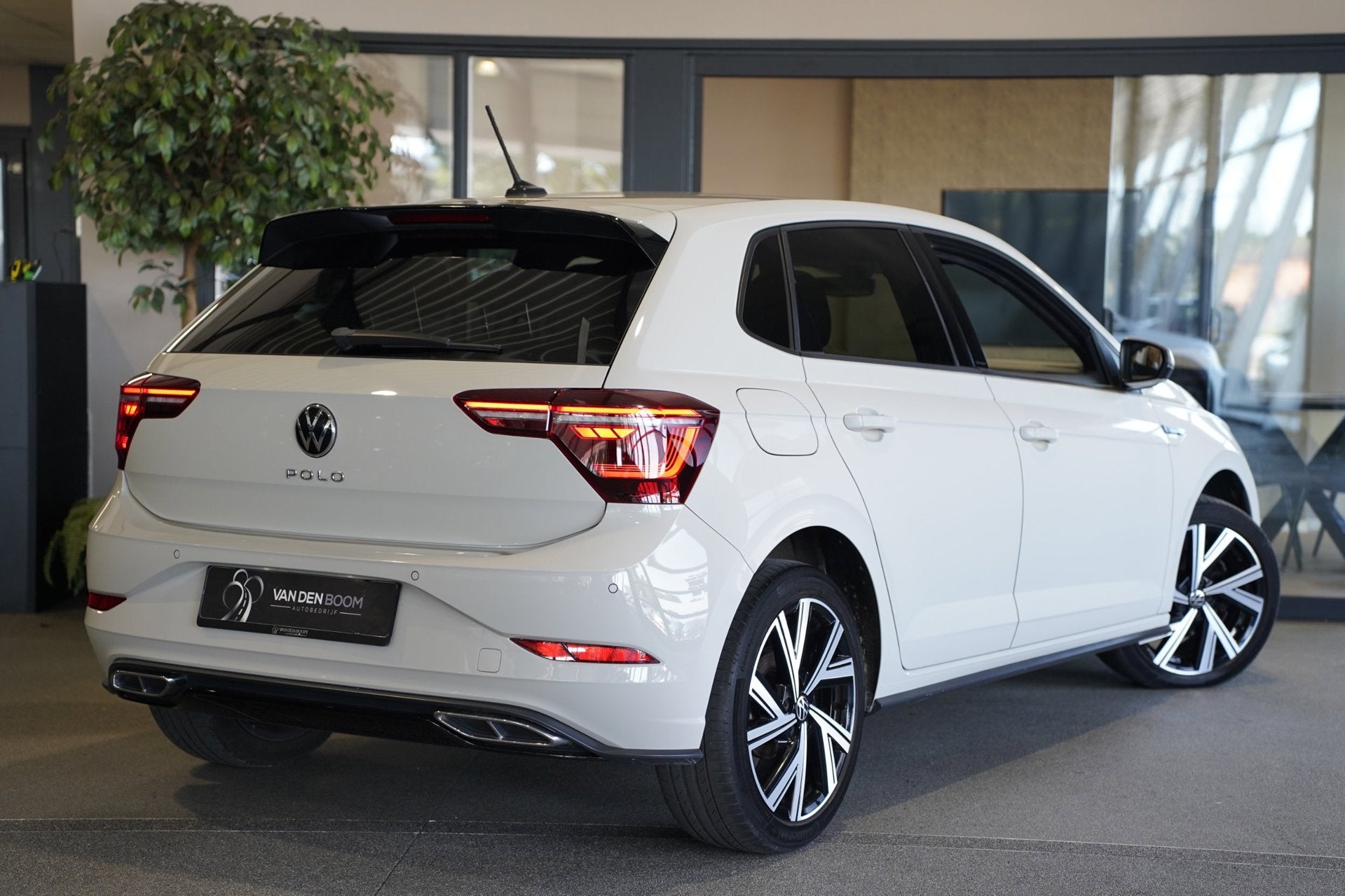Volkswagen Polo 1.0 TSI 2x R-Line 110PK DSG Facelift Ascot I, Auto's, Volkswagen, Gebruikt, Origineel Nederlands, Bedrijf, 600 kg