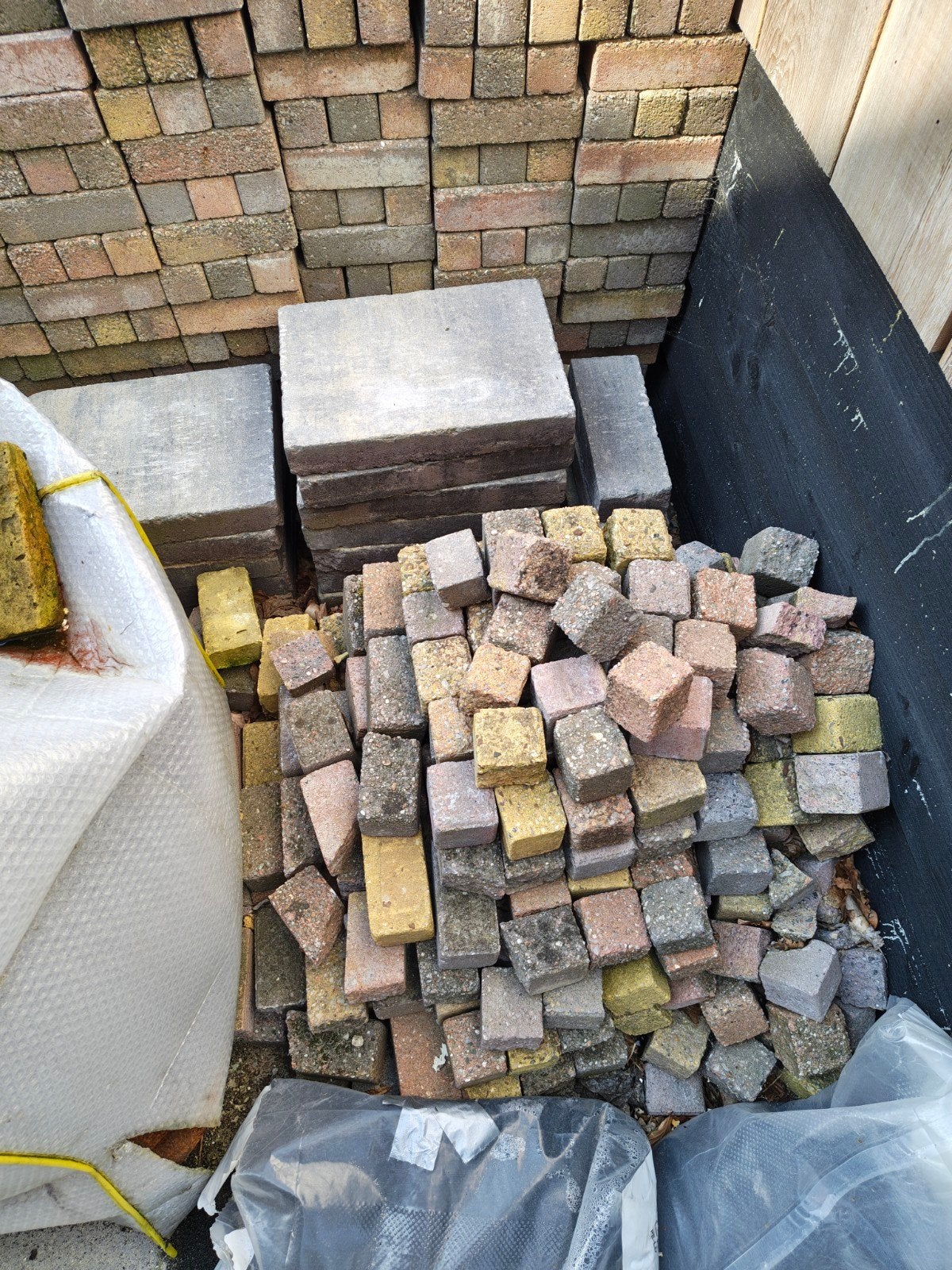 Diverse terrastegels en klinkers en betonranden, Tuin en Terras, Tegels en Klinkers, Ophalen, Gebruikt, Klinkers, 10 m² of meer