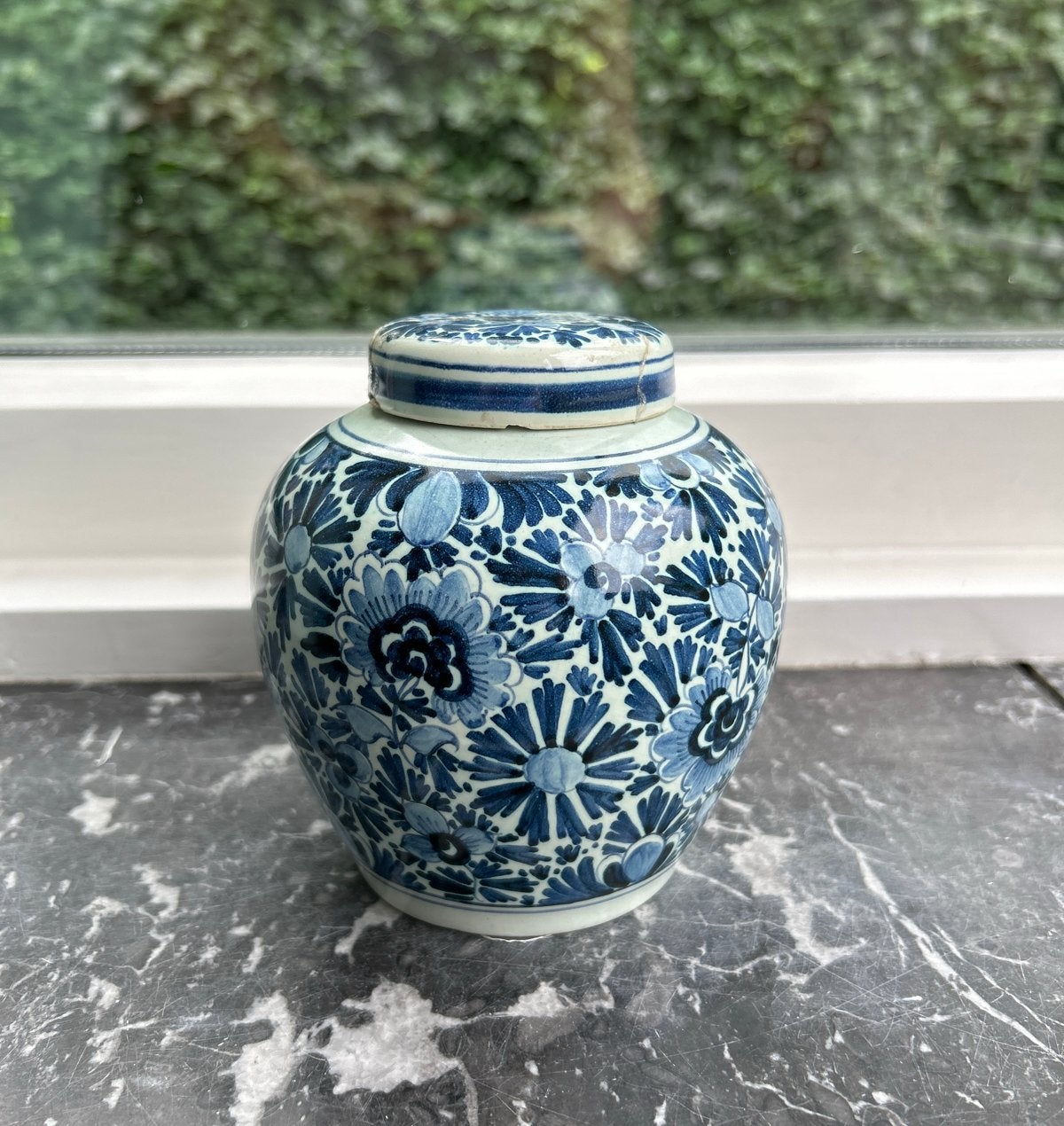 Antieke Chinese gemberpot met blauw-wit bloemmotief, Ophalen