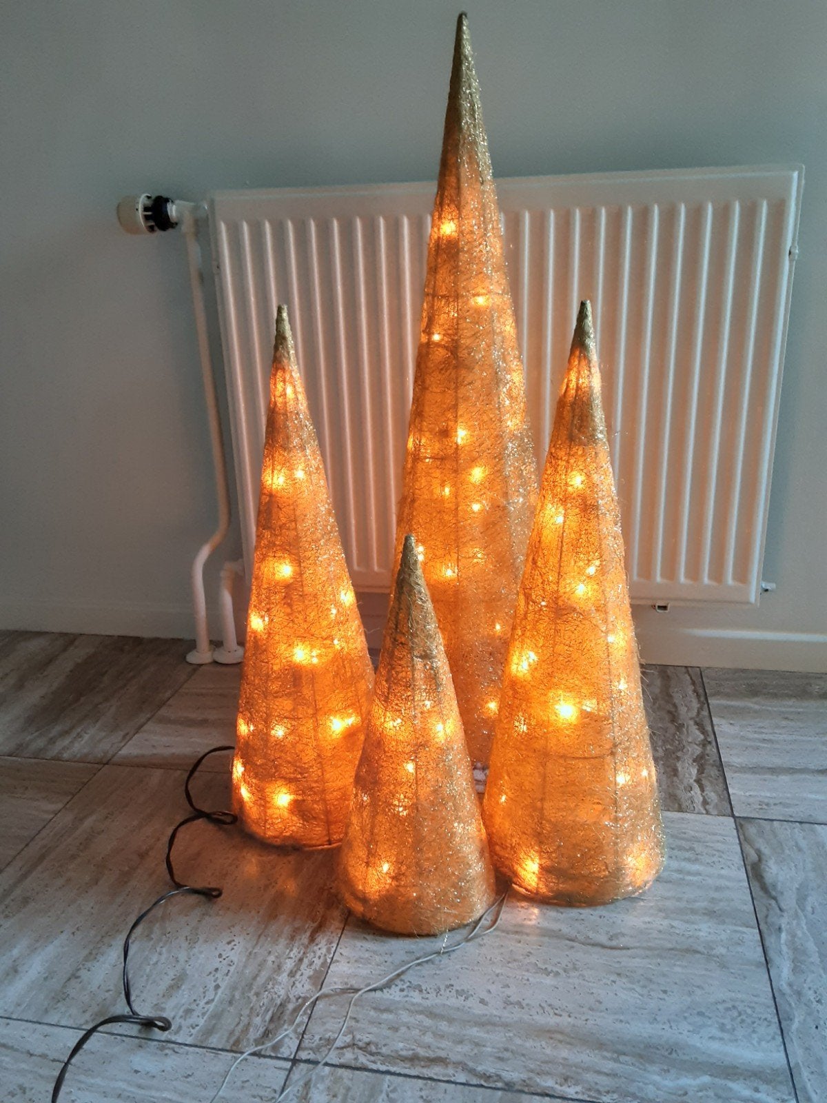 Kerst piramides met verlichting,, Ophalen