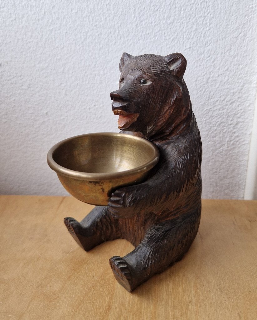 Antiek houten beertje met messing schaal uit Zwarte Woud, Antiek en Kunst, Houtsnijwerk, Minder dan 20 cm, Ophalen of Verzenden