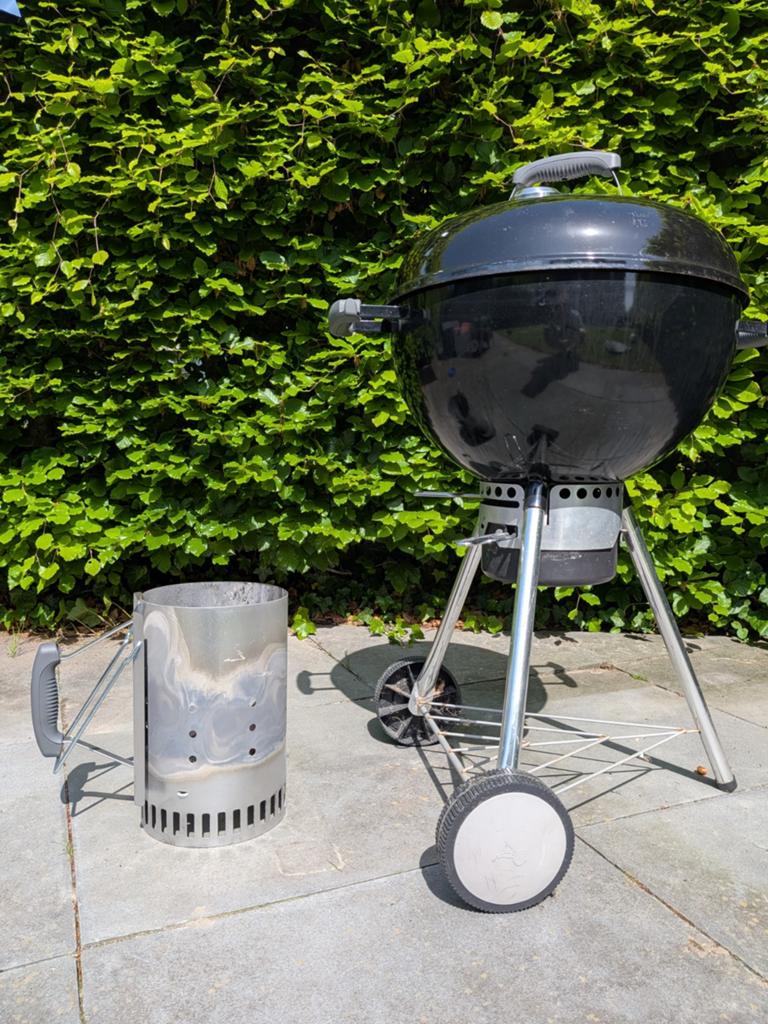 Weber  BBQ 47 cm met starter ZGAN, Tuin en Terras, Houtskoolbarbecues, Zo goed als nieuw, Met accessoires, Ophalen