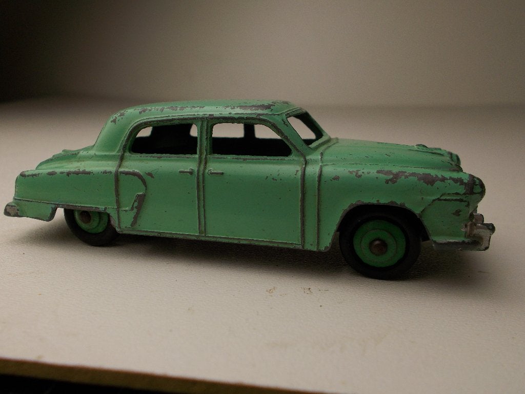 1954 Dinky Toys 172 STUDEBAKER LAND CRUISER (Light Green) -B