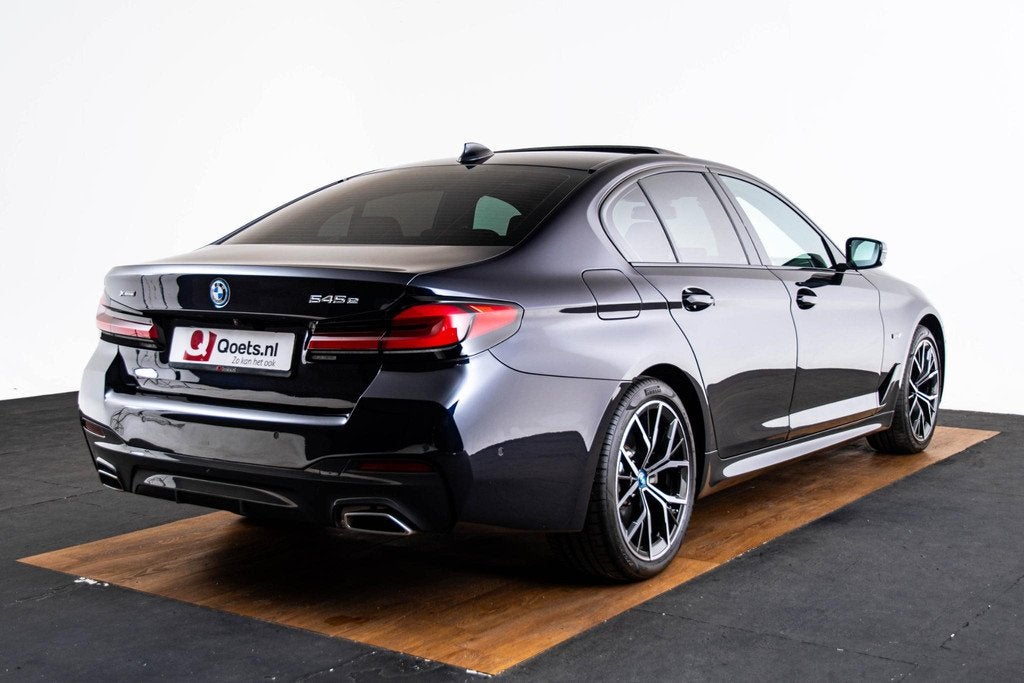 BMW 5-serie 545e xDrive M Sport - Schuif/kanteldak - Head up, Auto's, BMW, 12 maanden, Gebruikt, Euro 6, 394 pk