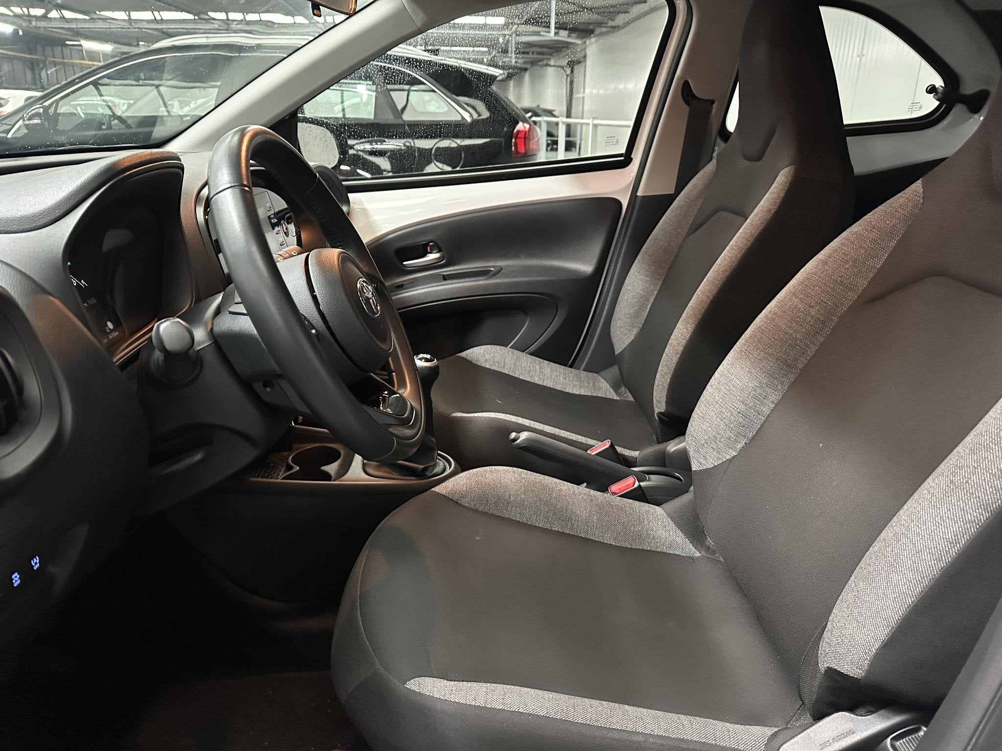 Toyota Aygo X 1.0 VVT-i MT Play, Stof, Gebruikt, 920 kg, 4 stoelen