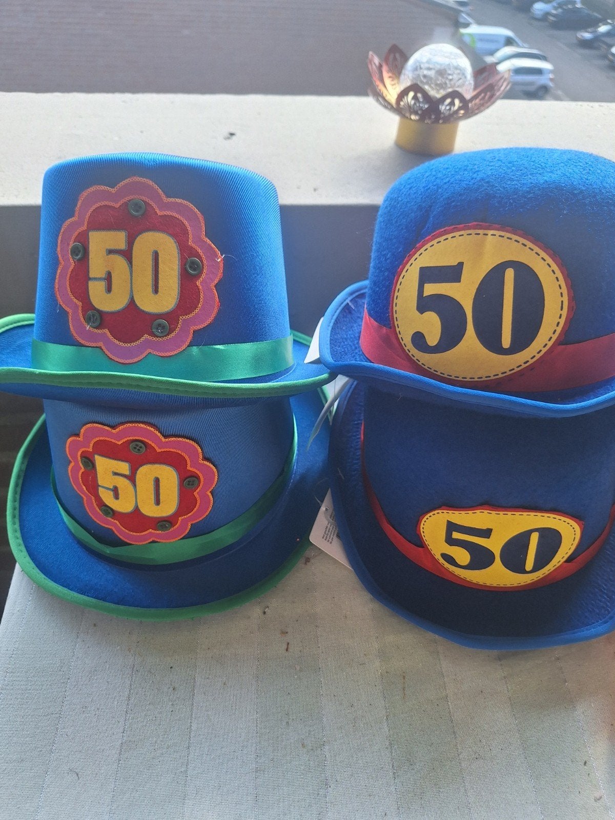 Feest hoed 50 jaar - Abraham en of Sarah - Universele maat, Ophalen of Verzenden, Zo goed als nieuw, Hoed of Pruik, Abraham of Sarah