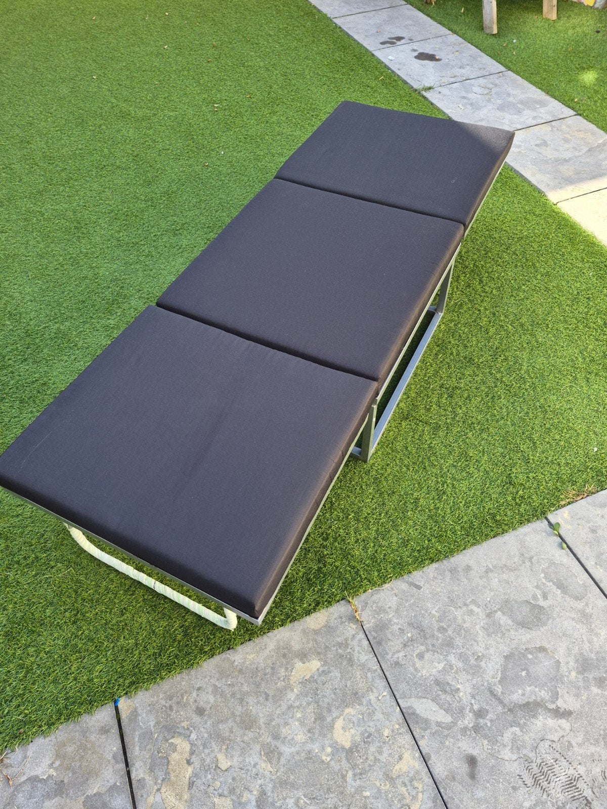 Stevig uitklapbaar bed - poef, Ophalen, Zwart, Zo goed als nieuw, 200 cm