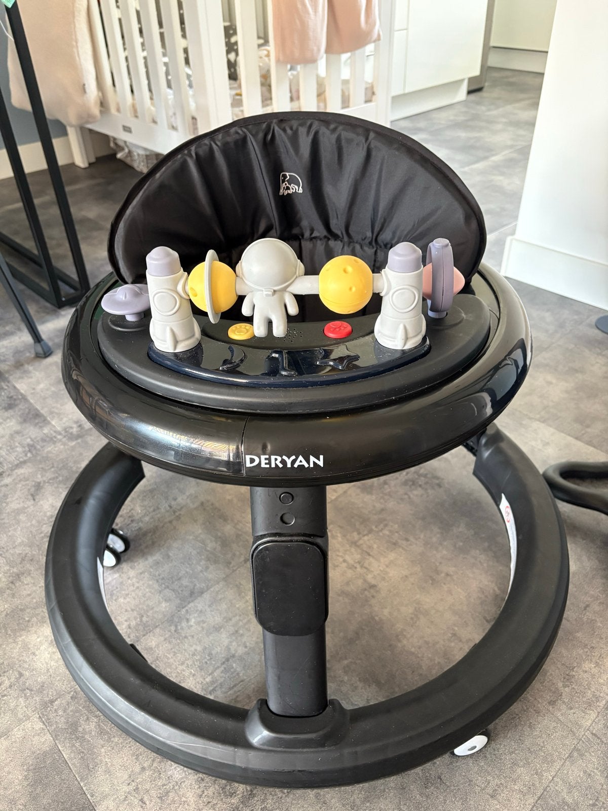 Deryan Baby Walker - Zwart met Ruimte Thema Speelgoed, Ophalen, Zo goed als nieuw