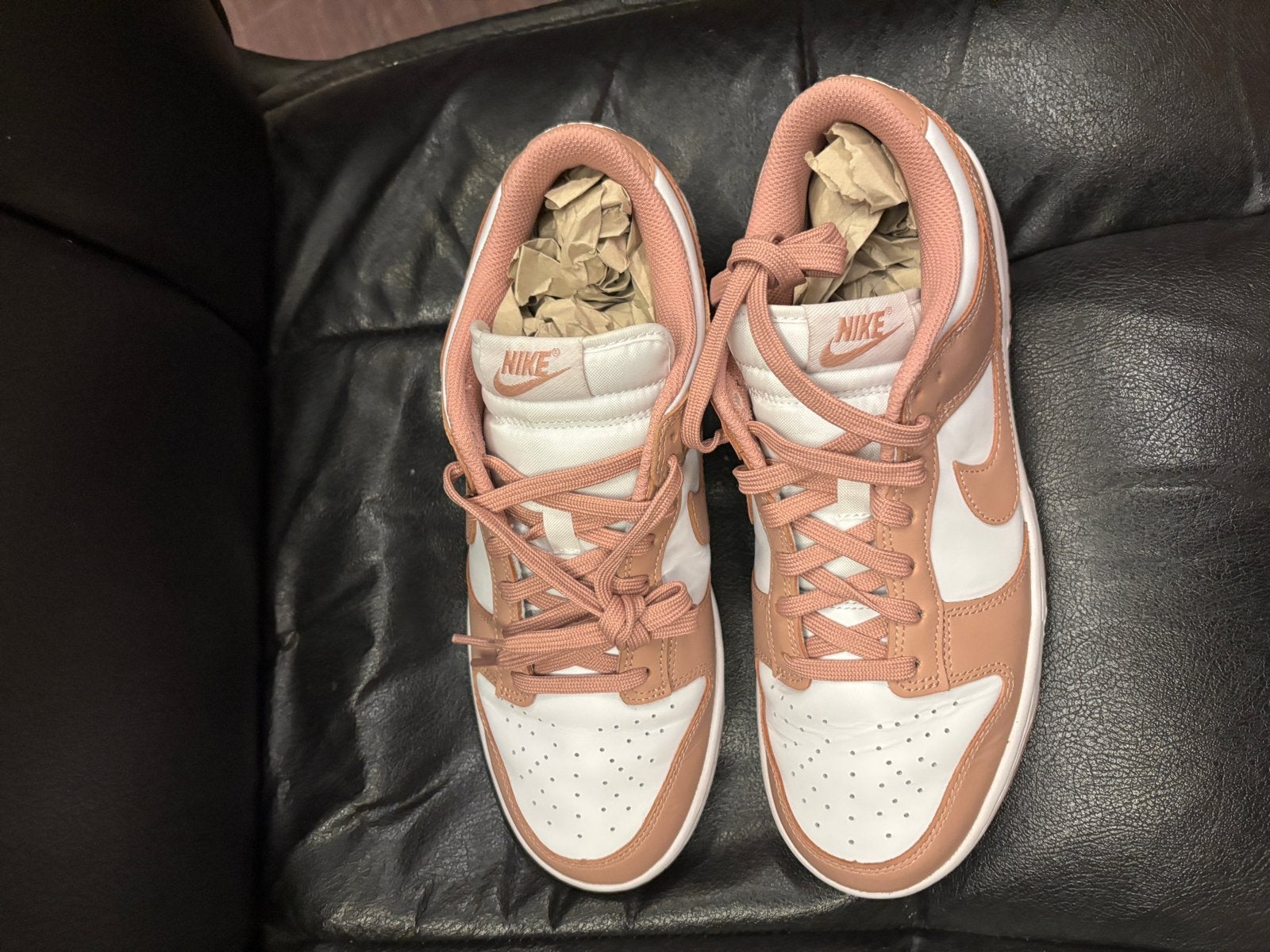 Nike Dunk Low 'Rose Whisper' - Maat 42,5, Ophalen, Nieuw, Roze, Sneakers of Gympen