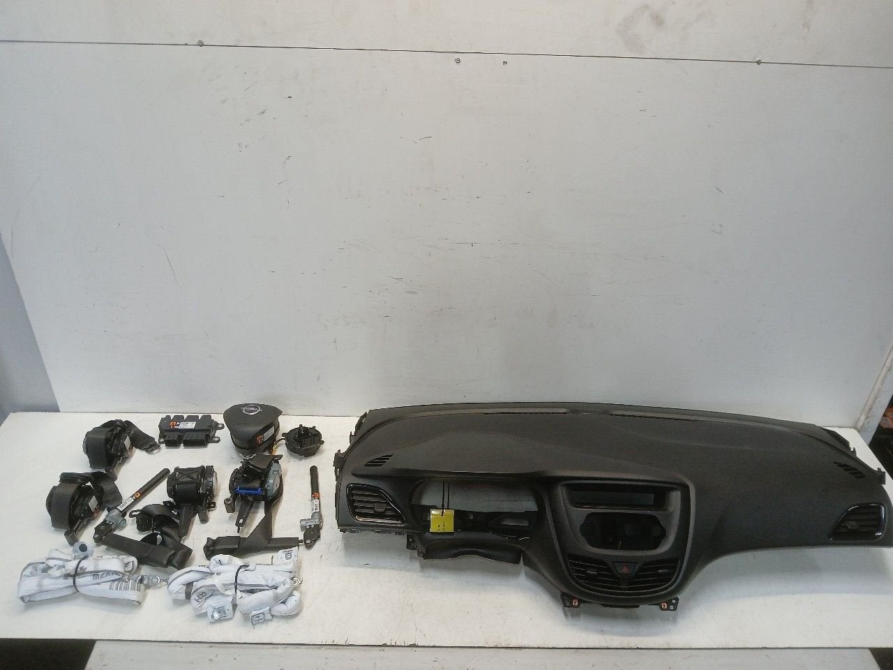 Airbag set Opel Karl, Onderdelen@venauto.nl, Van der Ven Autorecycling B.V., Gebruikt, Ettenseweg 76, 4706 PB Roosendaal, The Netherlands