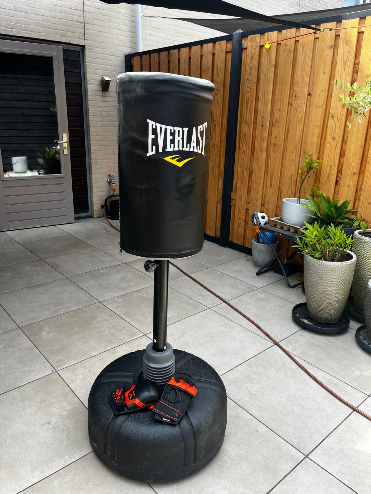Everlast bokszak op voet, inclusief bokshandschoenen., Ophalen, Zo goed als nieuw, Bokszak