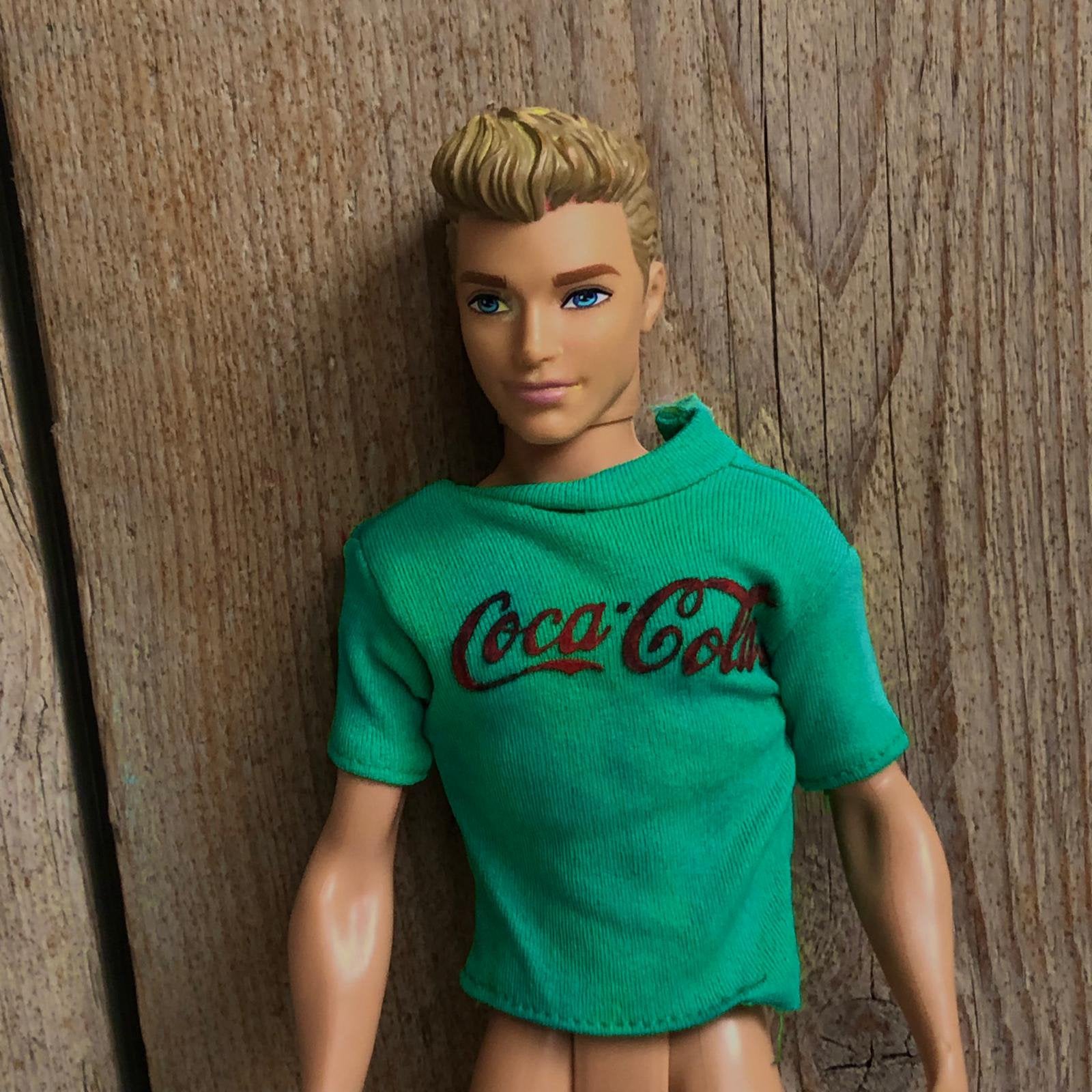Groen Coca Cola shirt voor Ken, Kinderen en Baby's, Ophalen of Verzenden, Zo goed als nieuw, Barbie