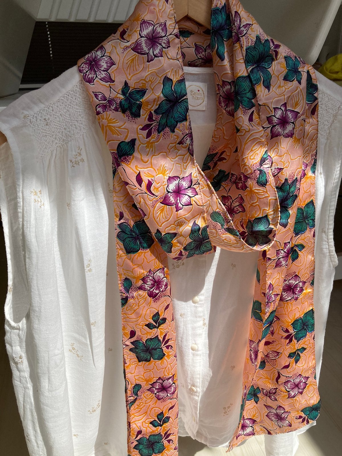 Smal sjaaltje foulard met bloemen print, Kleding | Dames, Mutsen, Sjaals en Handschoenen, Ophalen of Verzenden, Zo goed als nieuw