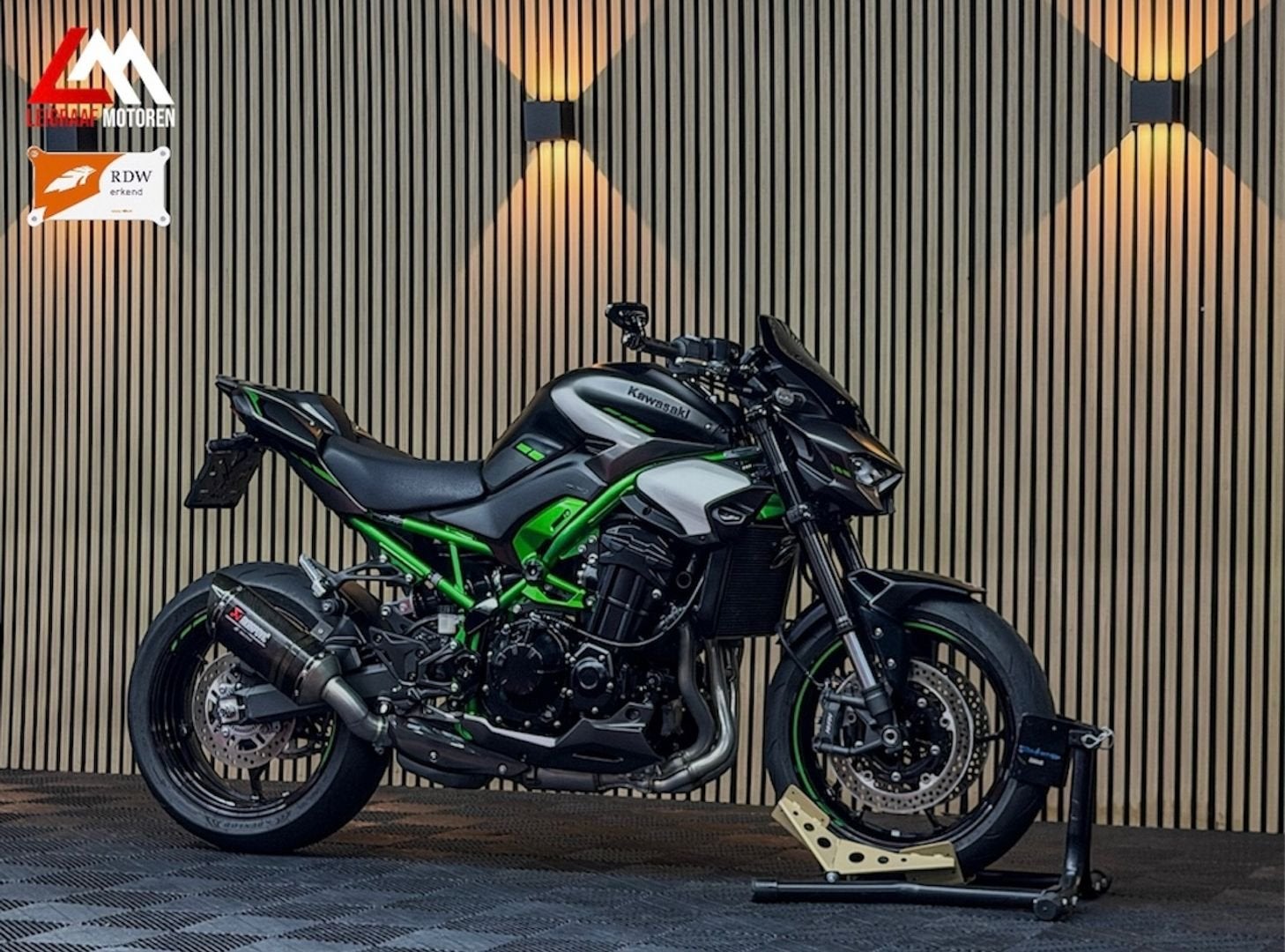 KAWASAKI Z900 PERFORMANCE - Quickshifter - Akrapovic