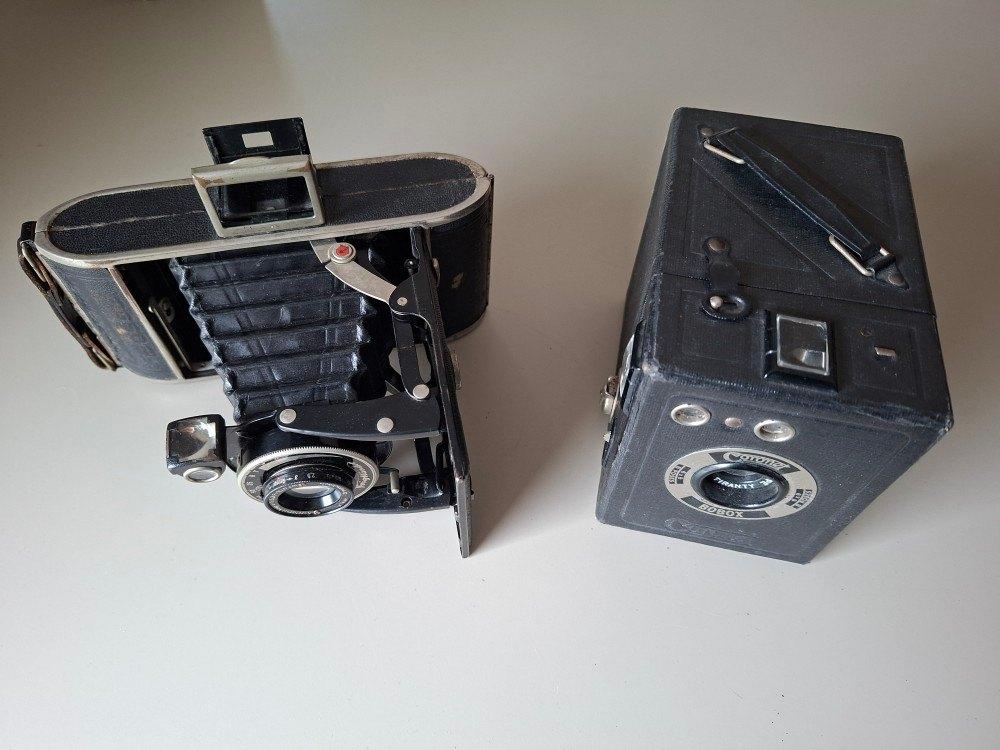 Twee oude camera's Voigtlander Bessa en Coronet Bobox, Ophalen of Verzenden, Gebruikt, Compact, Overige Merken