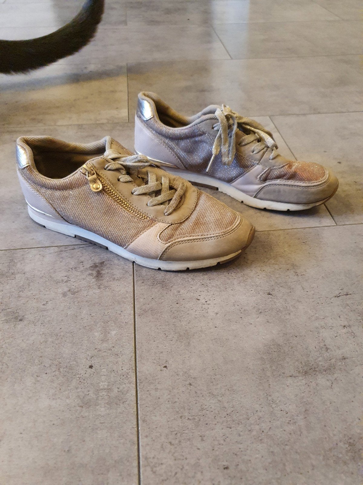 Sneakers maat 38, Beige, Ophalen of Verzenden, Sneakers of Gympen, Zo goed als nieuw