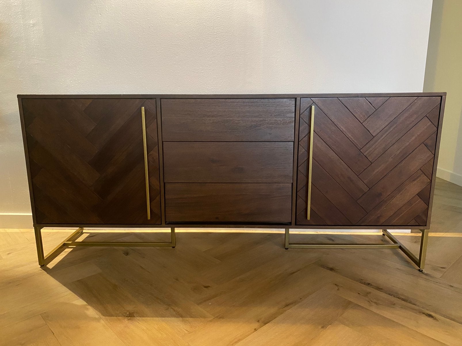 Dutchbone Class Hoog Dressoir – Acaciahout – Nieuw €1599, Huis en Inrichting, Kasten | Dressoirs, Ophalen, Met deur(en), Zo goed als nieuw